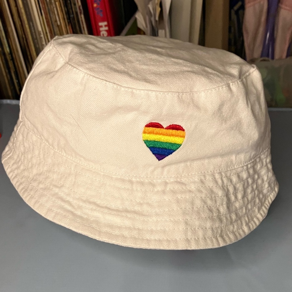 Claire's All for love pride bucket hat